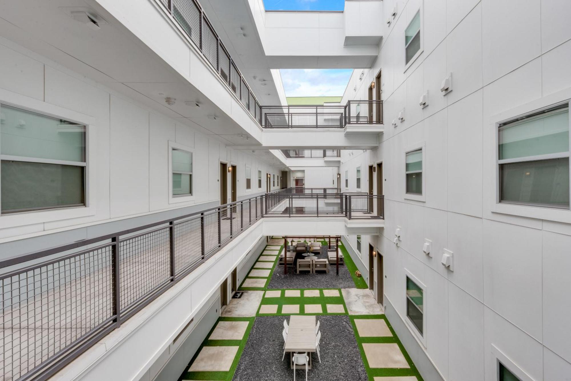 Snazzy Loft Style 2Br I Gym I Parking I Workspace 达拉斯 外观 照片